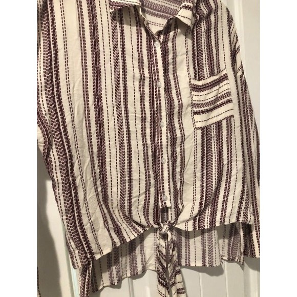 NEW Grace Brand, Lizard Thicket Boutique Button Down Tie Blouse size medium - Picture 3 of 5